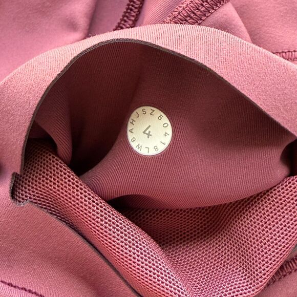 Lululemon In Movement Crop *Everlux 19" in Misty Merlot Size 4 - Picture 5 of 6